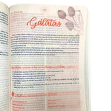 A Bíblia da Mulher NAA Nova Edição | SBB | Bíblia da Mulher - capa branca, tulipa prata e ouro