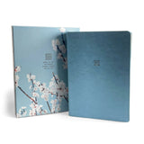 Bíblia de Estudo Filament para Toda Mulher | Caixa Box | NVT | Capa Luxo Azul