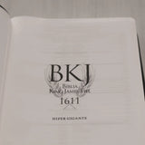Bíblia King James 1611 | Letra Hipergigante | Capa Luxo Preta