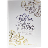 A Bíblia da Mulher NAA Nova Edição | SBB | Bíblia da Mulher - capa branca, tulipa prata e ouro